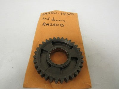 NOS Suzuki 24320-14202 GEAR, 2ND DRIVEN   1983 RM250