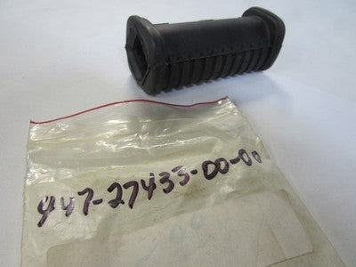 NEW OEM YAMAHA REAR PASSENGER FOOT PEG COVER   447-27433-00-00   XS 400 650 750