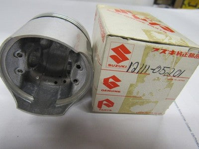 12111-05202  12111-05202 NOS Suzuki Piston (STD) DR125 DR125E GN125 GN125E SP125