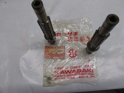 NOS KAWASAKI 1973-1975 F11 OUTPUT SHAFT PART# 13128-033    SOLD AS 2