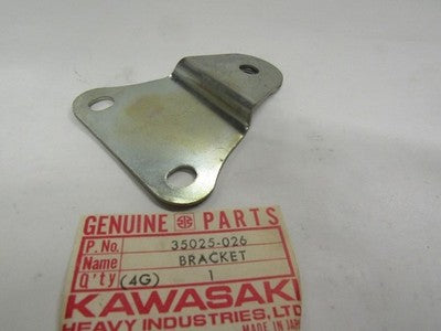 NOS GENUINE Kawasaki NOS NEW 35025-026 Rear Fender Bracket F7 175E Enduro