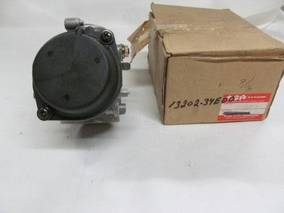Suzuki 1999-2000 GSXR60 NOS left middle carb  13202-34e00