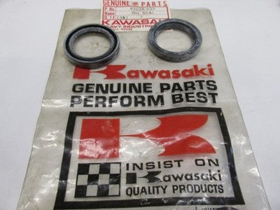 NOS KAWASAKI 1971-1983 OIL SEAL F6 F7 KD175 KE175 92050-039   SOLD AS 2
