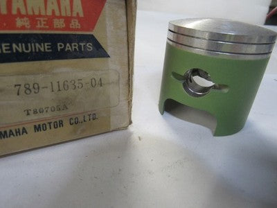 NOS YAMAHA OEM PISTON .25MM OVER - 789-11635-04