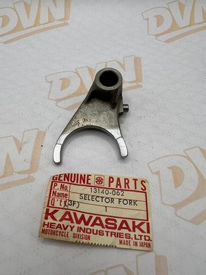 Kawasaki NOS OEM 13140-062 2nd & 3rd Selector Fork KT KX KT250 KX250