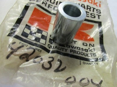 1 NOS 1968-1970 Kawasaki Right Hub Collar F3 Bushwhacker 175 OEM 42032-004 NEW