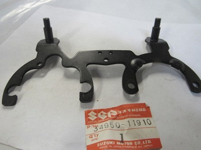 SUZUKI GS300L    NOS METER BRACKET 34950-11910