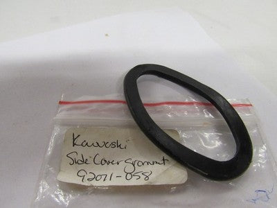 Kawasaki NOS NEW 92071-058 Side Cover Grommet H2 KD Mach IV KD125