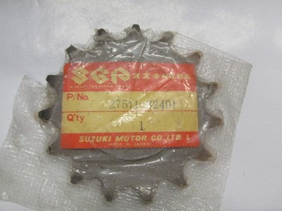 NOS OEM Suzuki DR370 SP370 SP400 DR500 NEW front sprocket 15t  27511-32401