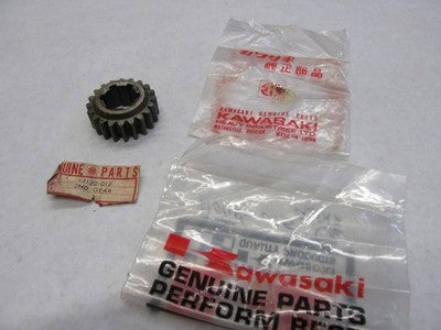 Kawasaki NOS NEW 13130-017 Drive Shaft 2nd Gear H1 KH Mach III KH500