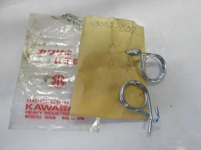 NOS KAWASAKI A1 A1SS A7 A7SS G31M REAR BRAKE PEDAL SPRING 43005-007  sold as 2