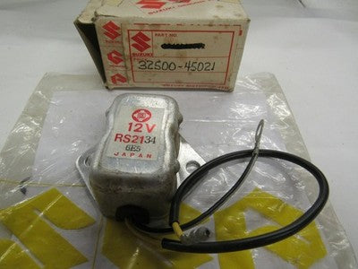 SUZUKI GS400 GS550 GS750 77-79 NEW GENUINE REGULATOR ASSY VOLTAGE 32500-45021