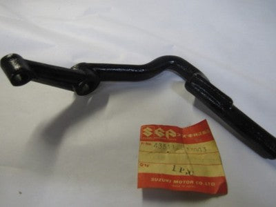 NOS Suzuki GT380 Sebring 1972-1974 Genuine Right Hand Footrest Bar 43511-33003