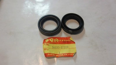 Suzuki GS250,GN250,GS300,GS400,GS450 1977-85 Oem Fork seal set p.n 51153-37310