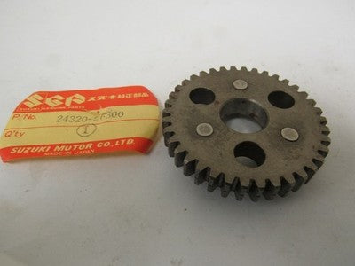 SUZUKI TM75 TS75 SECOND DRIVEN GEAR NOS! 24320-26300