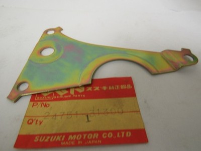 SUZUKI GS700E  SPROCKET SHAFT OIL SEAL PLATE NOS 24751-31300