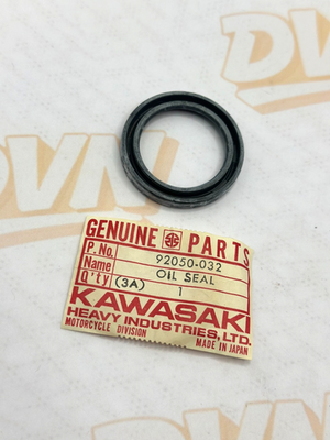 Kawasaki NOS NEW 92050-032 Oil Seal SC32435.5 G4 KV G4TR KV100
