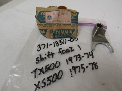 YAMAHA TX500,XS500 nos oem shift fork # 1   371-18511-00