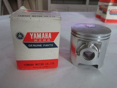 NOS Yamaha 1978-1980 YZ125 Standard Piston PART# 2K6-11631-00-97