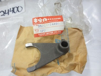 Suzuki ALT185,LT185 19984-87   nos  Shift fork # 2   p.n 25221-24400