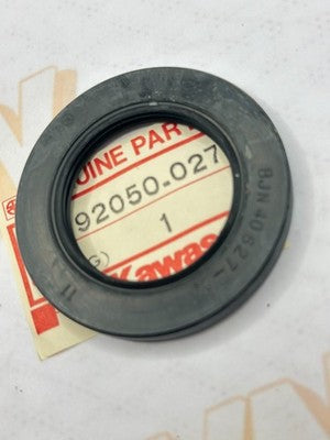 Kawasaki KZ1000 OIL SEAL 92050-027