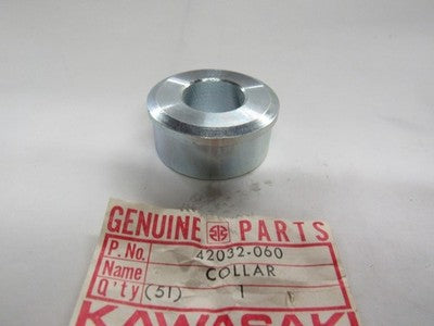 NOS OEM KAWASAKI 1976-79 KZ750 LTD TWIN REAR AXLE COLLAR 42032-060