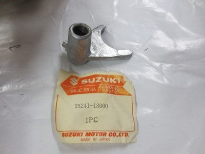 Suzuki ALT125,LT125 1983-85   nos  Shift fork     p.n 25241-24201