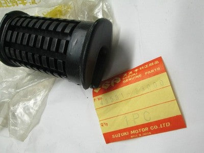 Suzuki GT380 nos RIGHT HAND SIDE DRIVER PEG 1972-1973        43551-33000