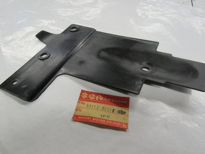 SUZUKI DR100 NOS REAR FENDER FRONT 63112-05211