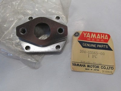 NOS NEW GENUINE YAMAHA 1972 LT2 LT2M 100CC INTAKE JOINT 304-13565-00 NEW OEM
