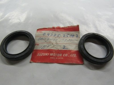 09285-25002 NEW OEM SUZUKI CLUTCH COVER CAM OIL SEAL - 72-77 GT750 GT  sold as 2