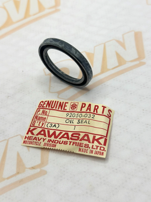 Kawasaki NOS NEW 92050-032 Oil Seal SC32435.5 G4 KV G4TR KV100