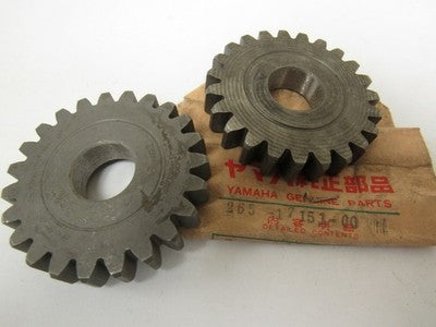 265-17151-00 NOS Yamaha Transmission 5th Gear HT1 CT1 LT2 AT2 ATMX  you get 2