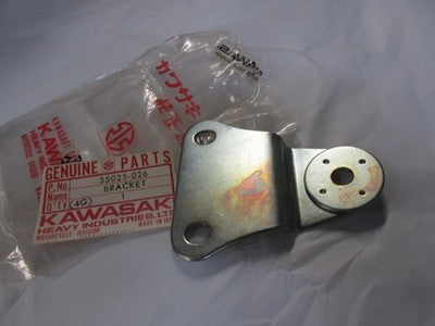 NOS GENUINE Kawasaki NOS NEW 35025-026 Rear Fender Bracket F7 175E Enduro