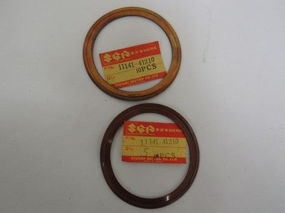 Suzuki RM370 1976   nos head gasket 11141-41210 you get 2        sold as 2