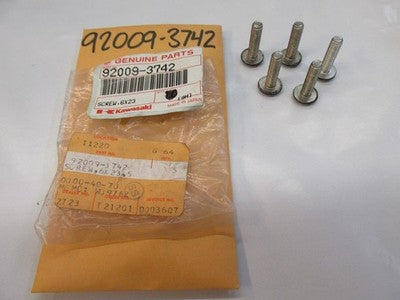 Kawasaki Side Bumper Screw JS650 1988 Jet Ski NOS OEM   92009-3742     sold as 5