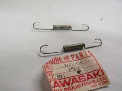 2 NOS NEW OEM ORIGINAL KAWASAKI KE175 KL250 BRAKE LAMP SPRING 27011-018