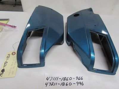 SUZUKI GT250 1974 SIDE COVER SET  RIGHT AND LEFT    BLUE