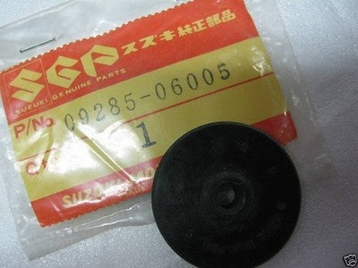 Suzuki T250 350 GT250 380 nos clutch pushrod seal    09285-06005