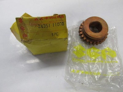 NOS SUZUKI T20 TC250 TRANSMISSION 5TH DRIVEN GEAR OEM NOS 24351-11000