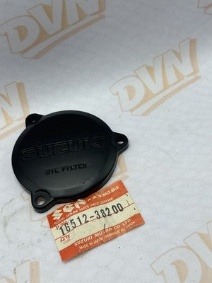 SUZUKI DR250 82 16512-38200 COVER OIL FILTER