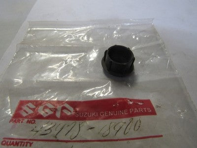 NEW GENUINE SUZUKI 43978-18900  FOOTREST GRIP CAP    LT125 LT185 LT230 LT250