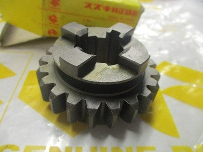 Genuine Suzuki GT250 T350 GT380 Third Driven Gear 24331-18002