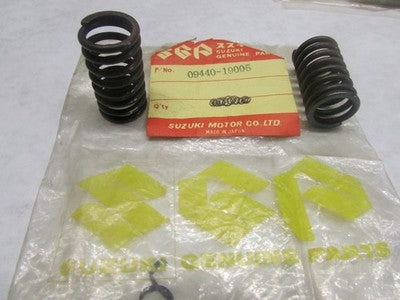 NOS NEW OEM ORIGINAL SUZUKI GT250 T250 SPRING QTY2 09440-19005
