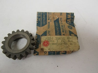 NOS OEM Yamaha Kick Pinion Gear 1967-75 DT100 MX100 254-15631-00