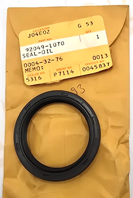 Kawasaki NOS OEM OIL SEAL pn 92049-1070
