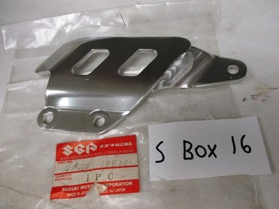 NOS Suzuki GSX-R600 GSX-R750 RH Footrest Guard 43570-17E00