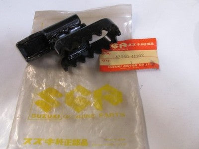 NOS Suzuki Footrest 1978 RM400 1978 RM250 1977-1981 TS250 43560-41102