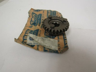1973-75 YAMAHA MX250 MX360 MX400 TRANSMISSION GEAR 2ND PINION OEM 450-17121-00