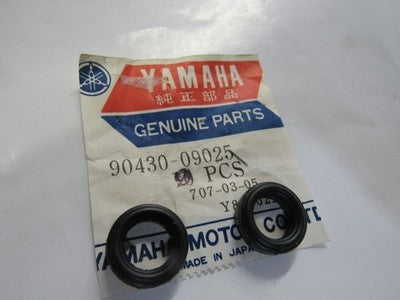NOS YAMAHA OEM NOS RUBBER GROMMET SEAL   90430-09025 EJ27 OUTBOARD  SOLD AS 2